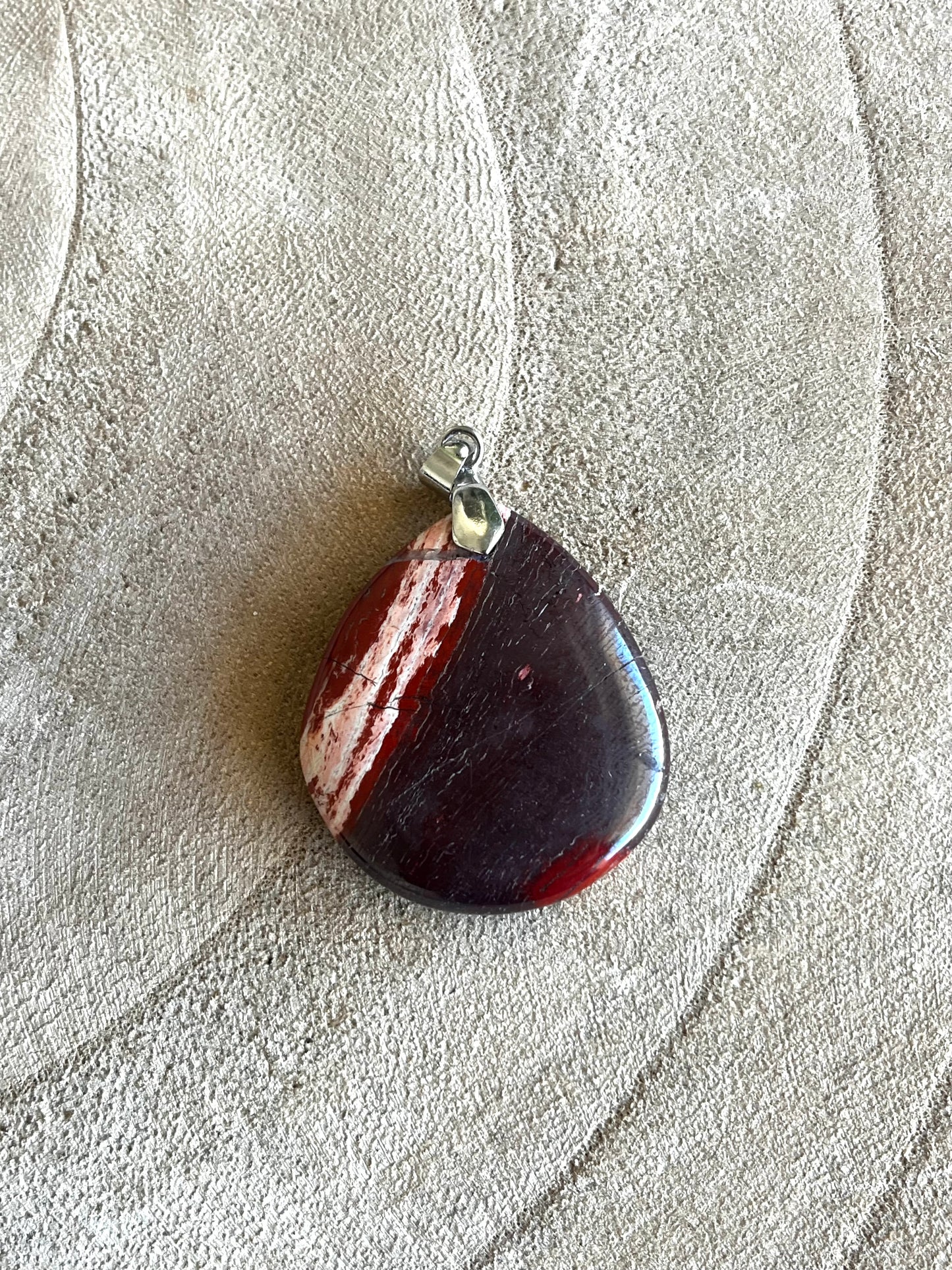 Pendentif Jaspe Rouge rubané AA 17eur
