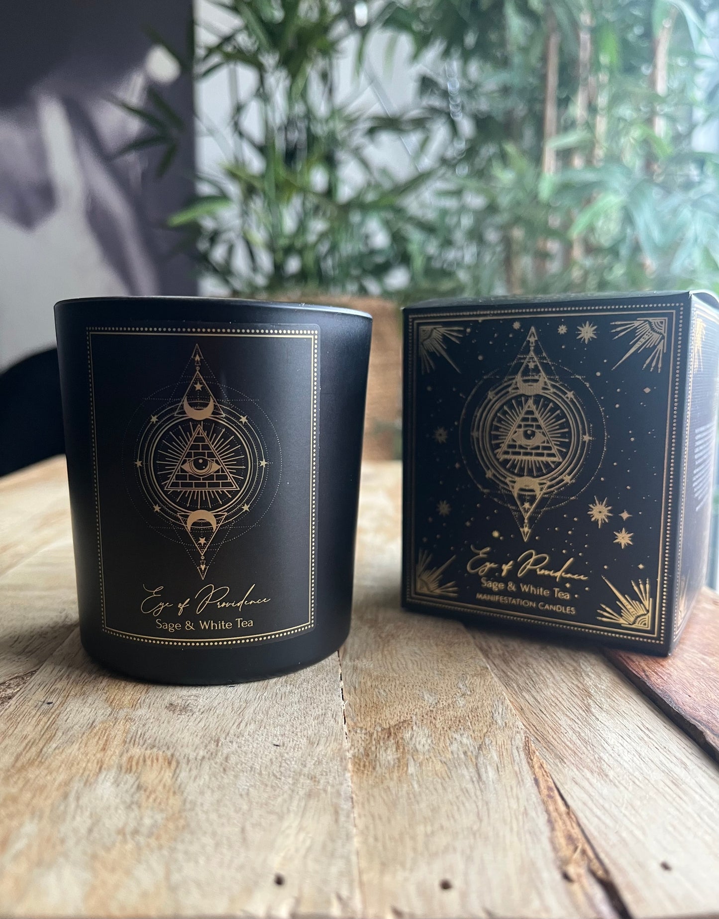 Bougie Œil de la Providence senteur Sauge et thé blanc 13eur