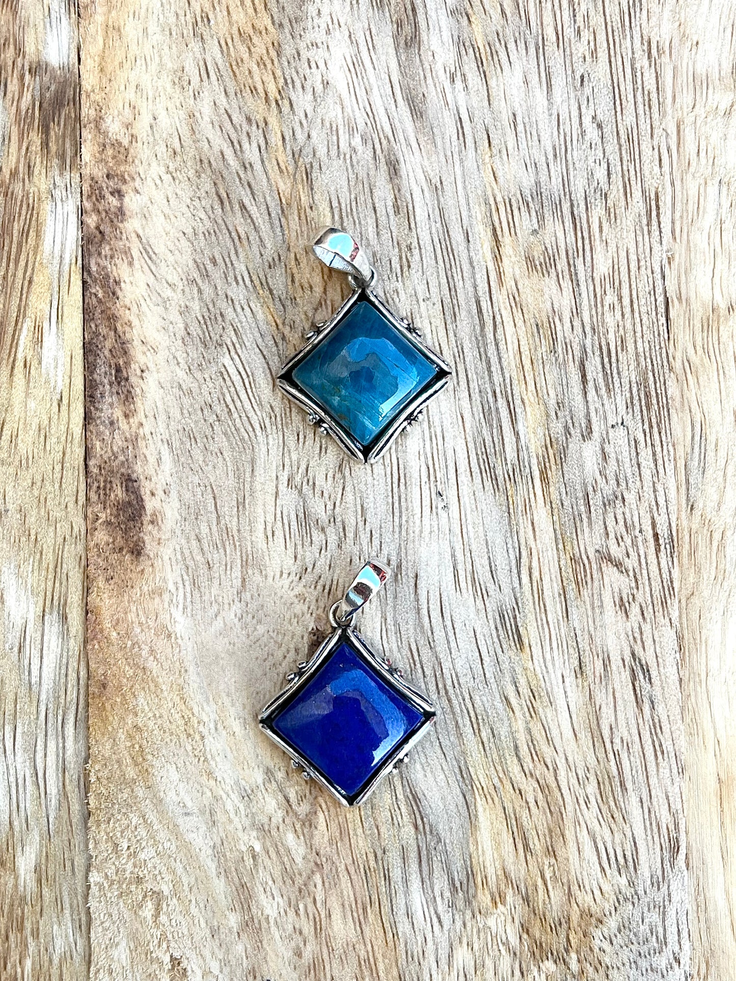 Pendentif serti Argent 925 disponible en Apatite bleue et Lapis-lazuli