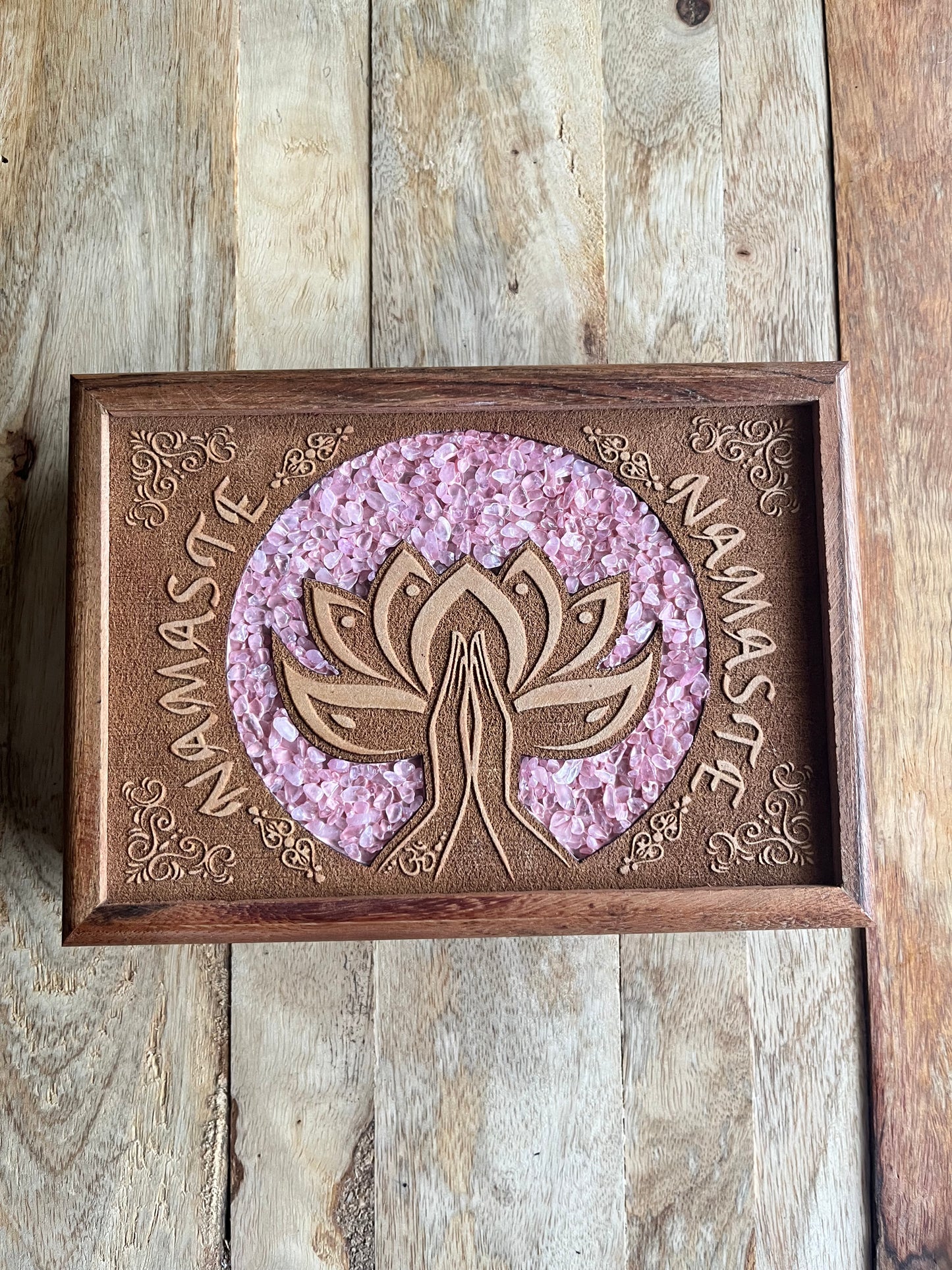 Coffret pierre. bois manguier uniquement Quartz Rose 37€