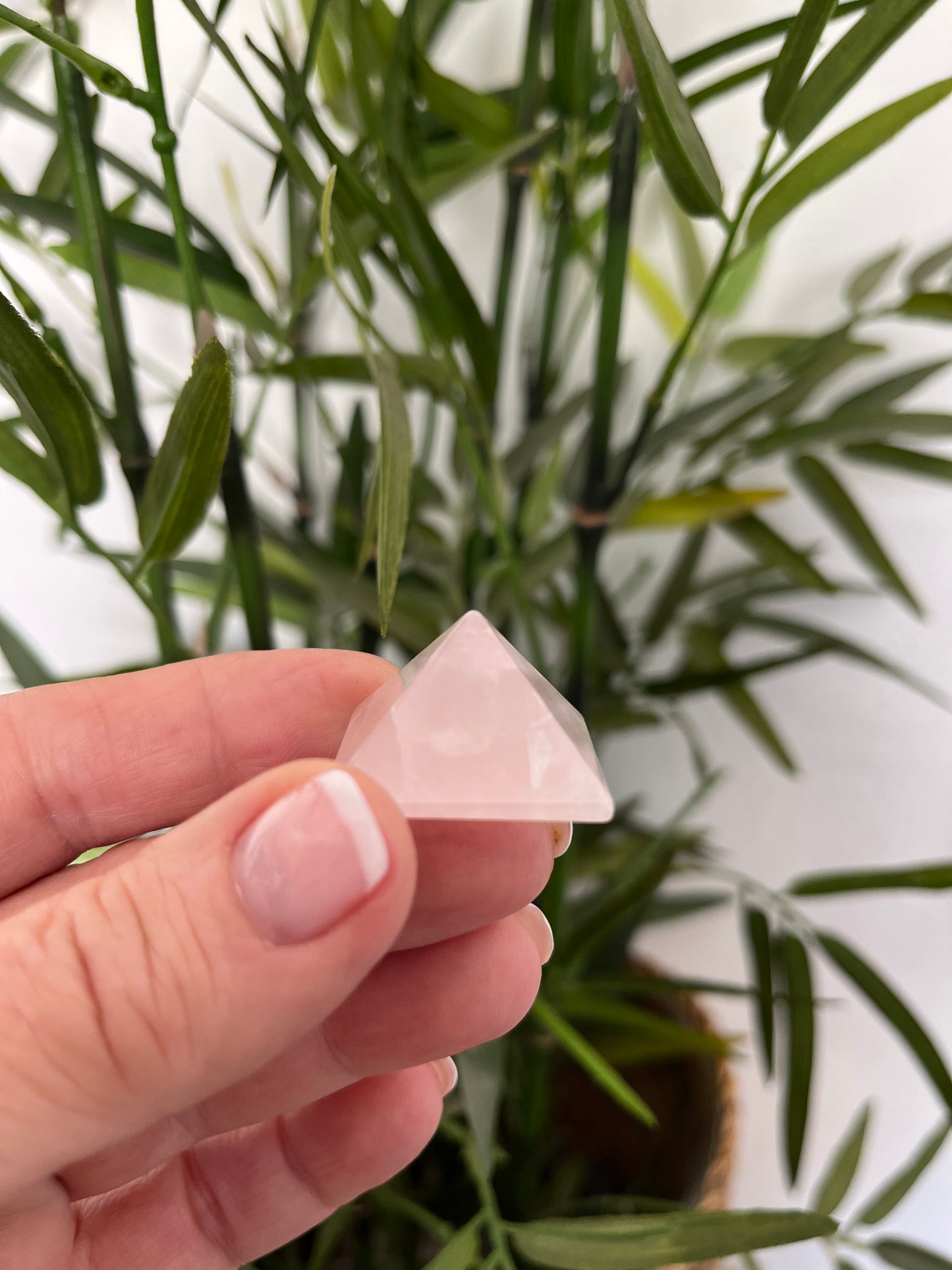 Pyramide Quartz Rose 12€