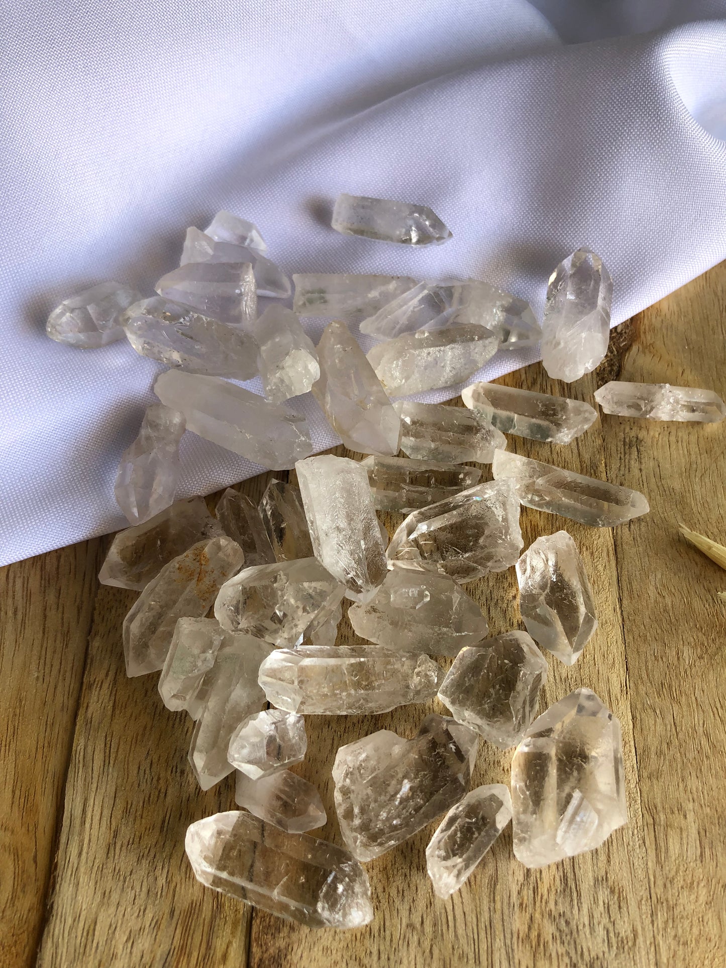 Quartz de Corinto pointe isolée de une à deux pointe