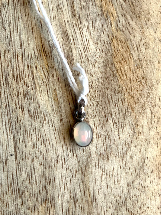 Pendentif Opale serti argent 0.8cm 48eur