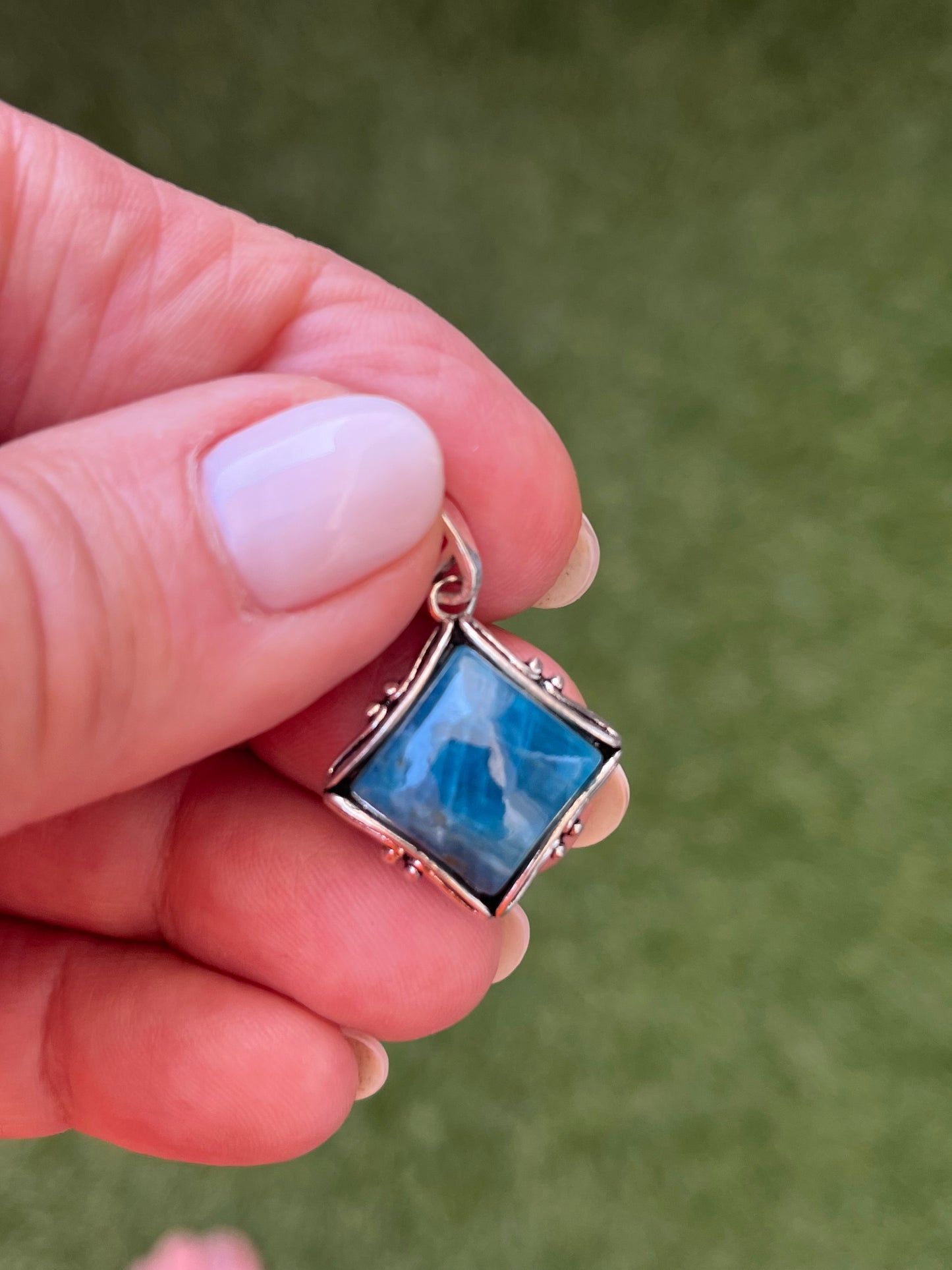 Pendentif serti Argent 925 disponible en Apatite bleue et Lapis-lazuli