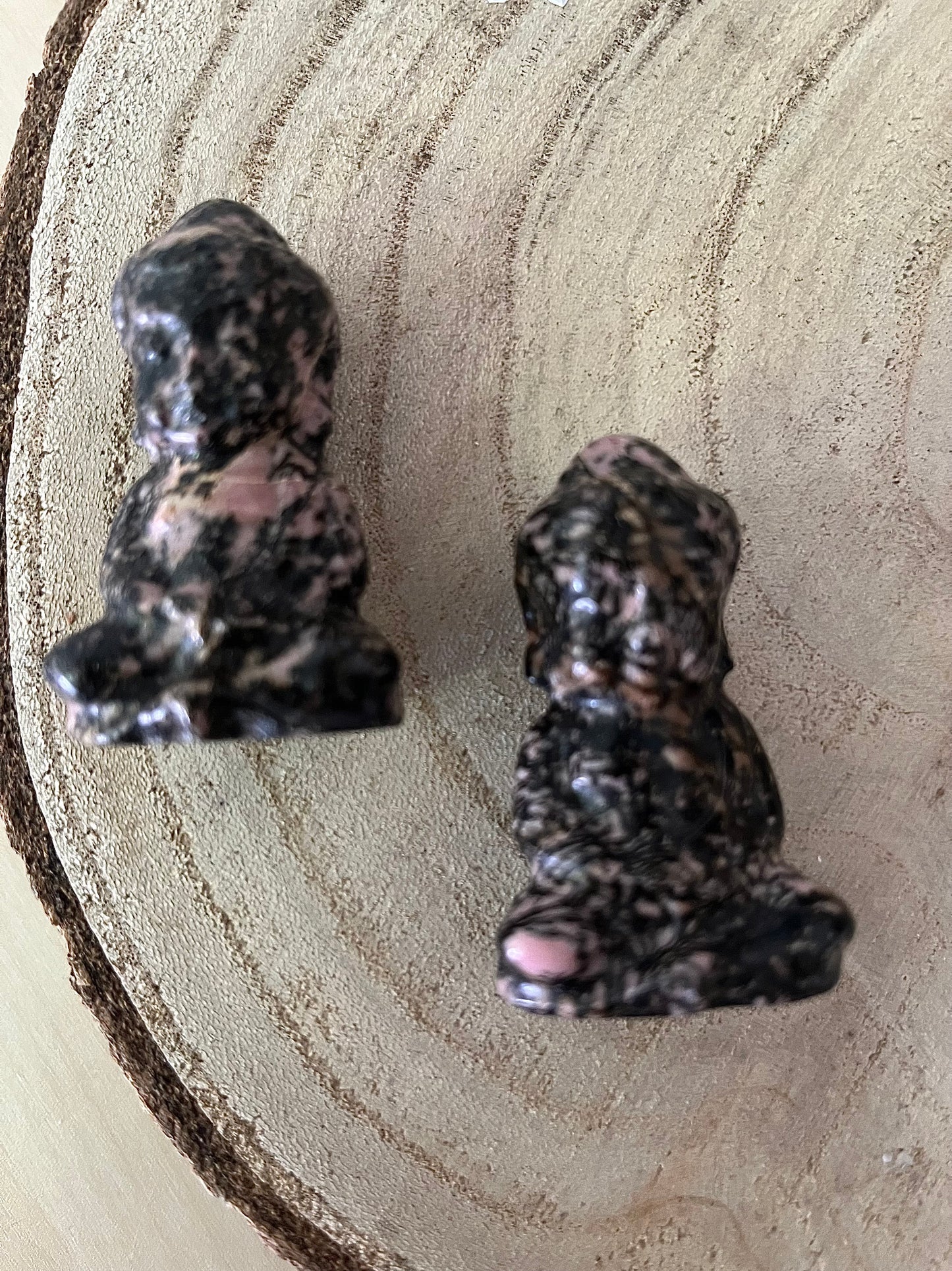 Bouddha Indien  en Rhodonite 5cm Qualité A