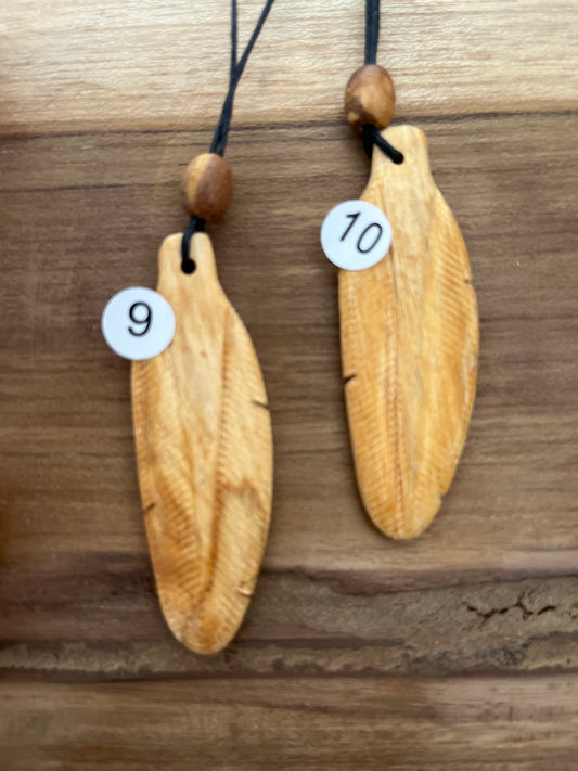 Collier Palo-Santo forme Plume 15eur