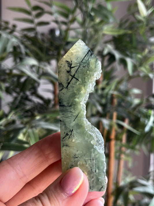 Prehnite semi polie pointe AA 28eur