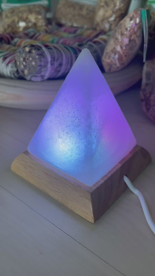 Lampe de sel lumineuse de l'Himalaya forme triangle